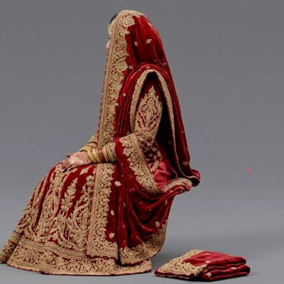 Click here to see preview images for "3D Red Nikah Lehenga" 3D Red Nikah Lehenga